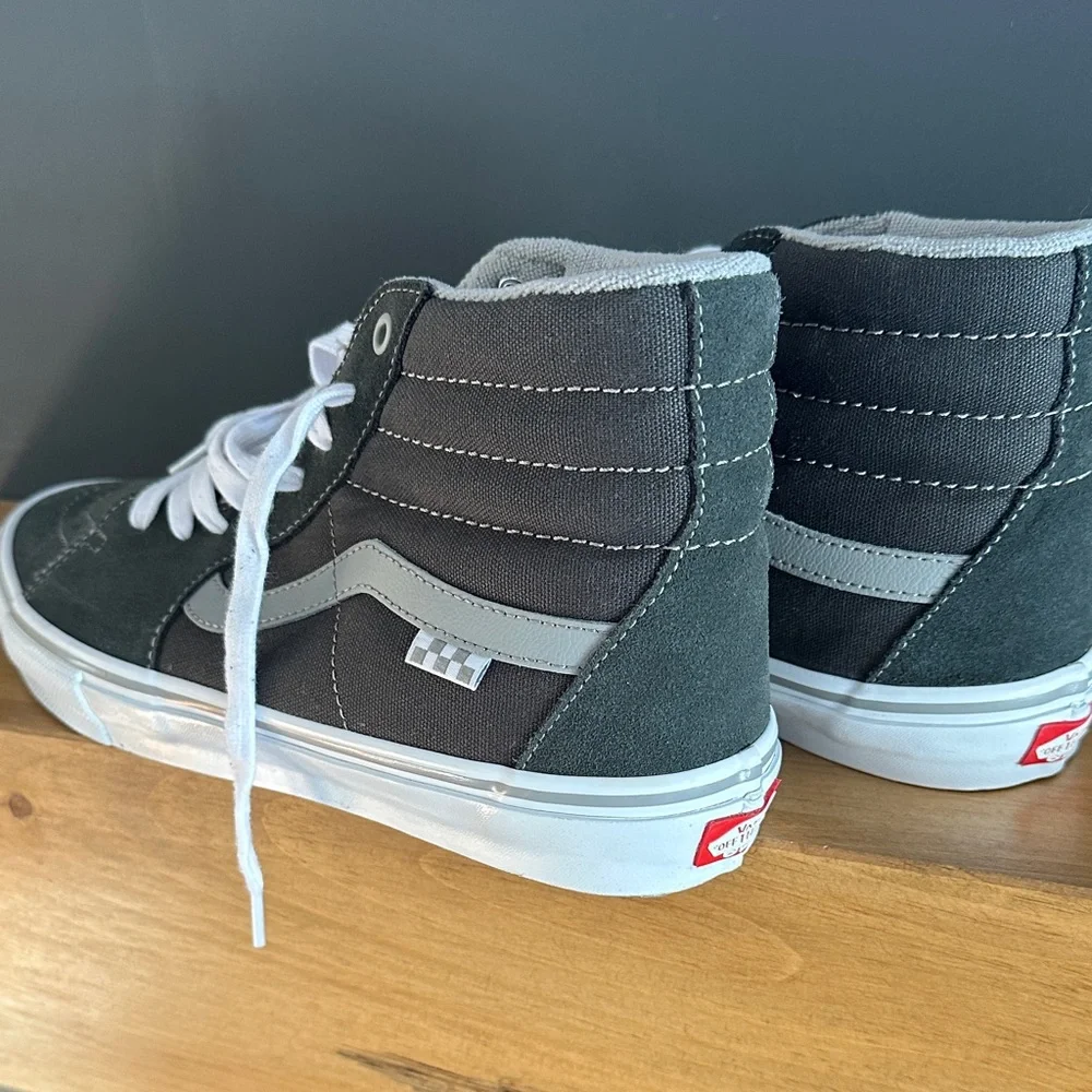 Vans Black and White High-Top Sneakers - Picture 2 of 4